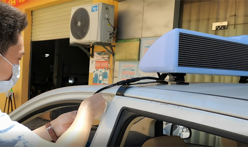 手把手教您如何安装出租车LED车顶灯广告屏